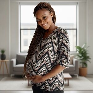 Free Kisses Maternity Chevron Patterned Women's Top - Black, White, Pink
